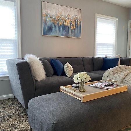 Cozy, Upstairs Apartment Pets Welcome With Fee Family Friendly Close To Everything Cleveland Extérieur photo