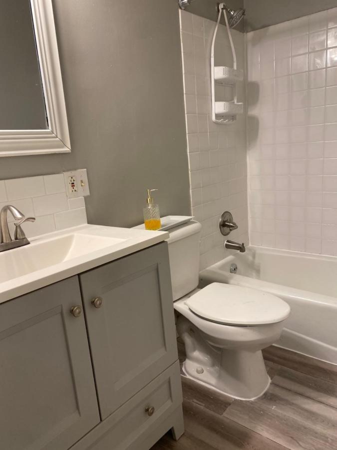 Cozy, Upstairs Apartment Pets Welcome With Fee Family Friendly Close To Everything Cleveland Extérieur photo