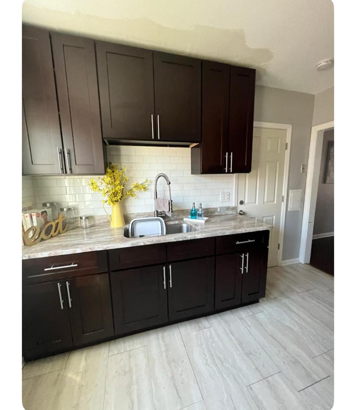 Cozy, Upstairs Apartment Pets Welcome With Fee Family Friendly Close To Everything Cleveland Extérieur photo
